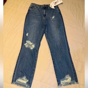 NWT! Stylish distressed mom jeans